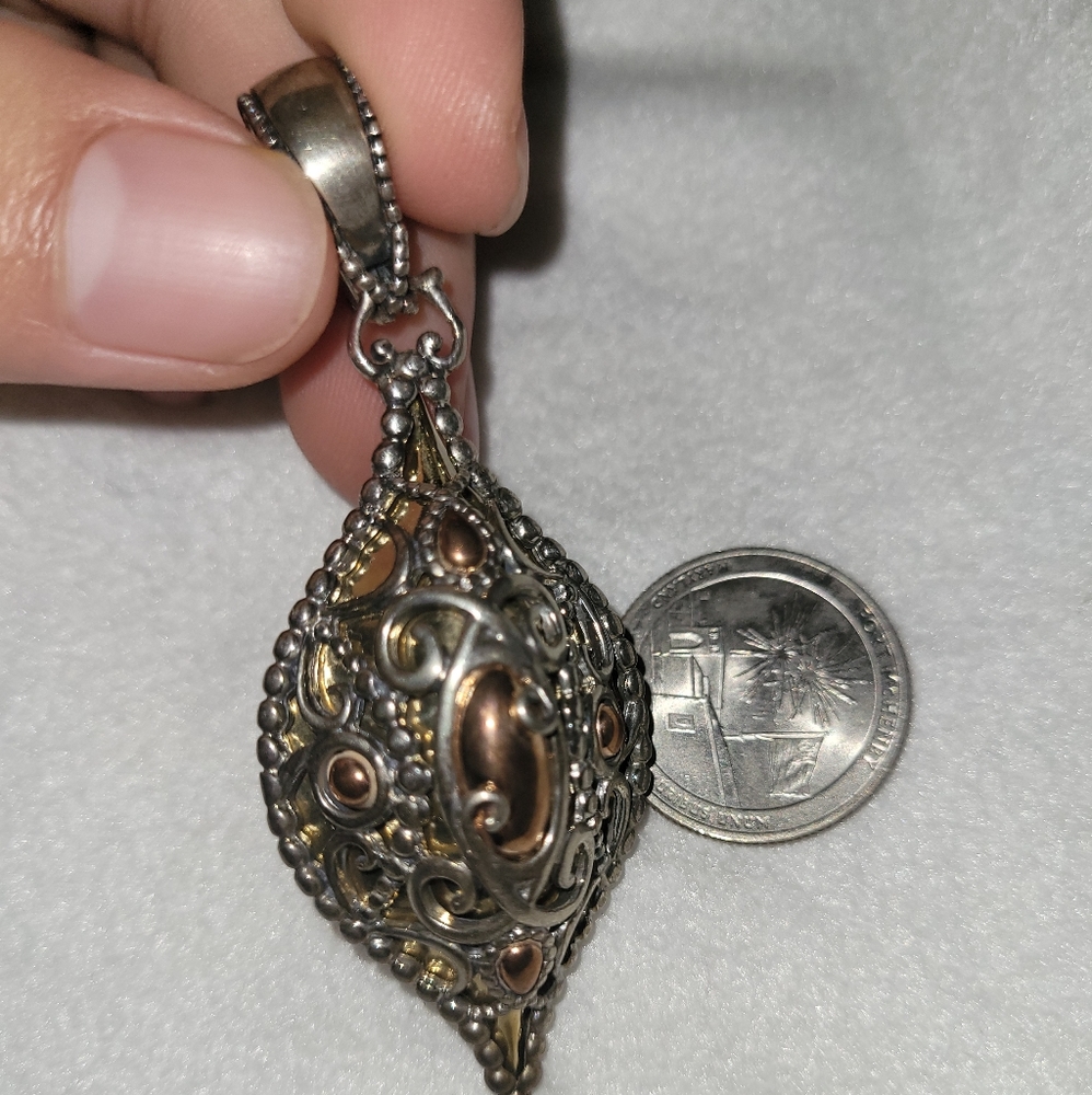 Silver pedant